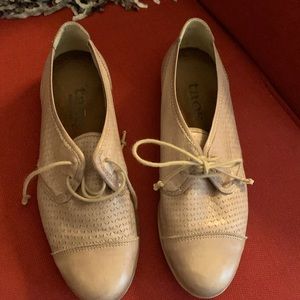 Taos leather oxford size 38 (7 1/2) with removable insert